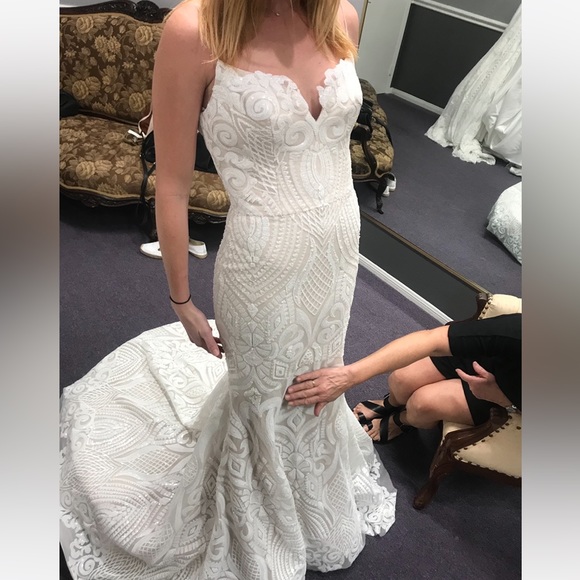 Hayley Paige West Bridal Grown - Picture 5 of 6